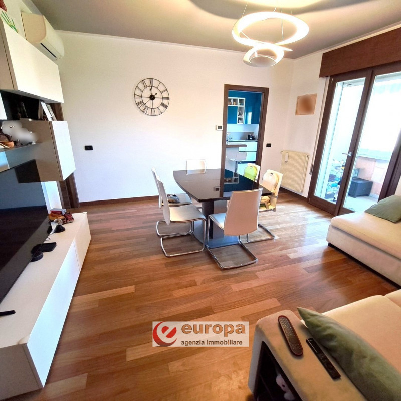 ANCONETTA (VI) - zona residenziale interna, con ampi spazi a verde pubblico ed aree a parcheggi, ...