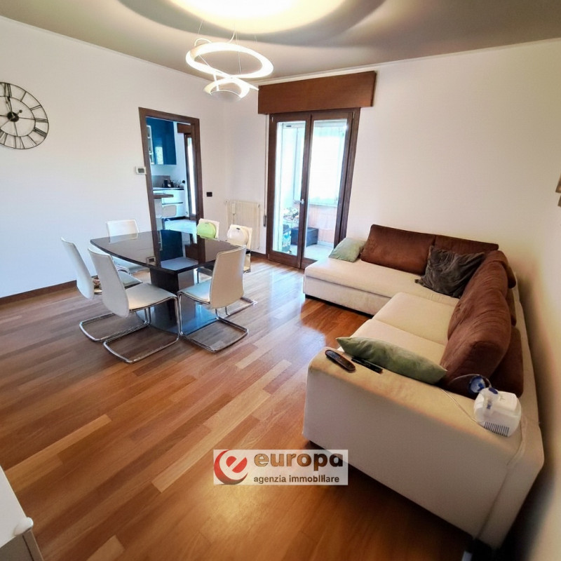 ANCONETTA (VI) - zona residenziale interna, con ampi spazi a verde pubblico ed aree a parcheggi, ...