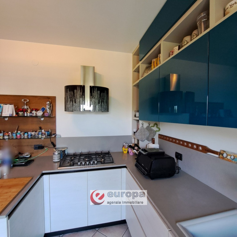 ANCONETTA (VI) - zona residenziale interna, con ampi spazi a verde pubblico ed aree a parcheggi, ...