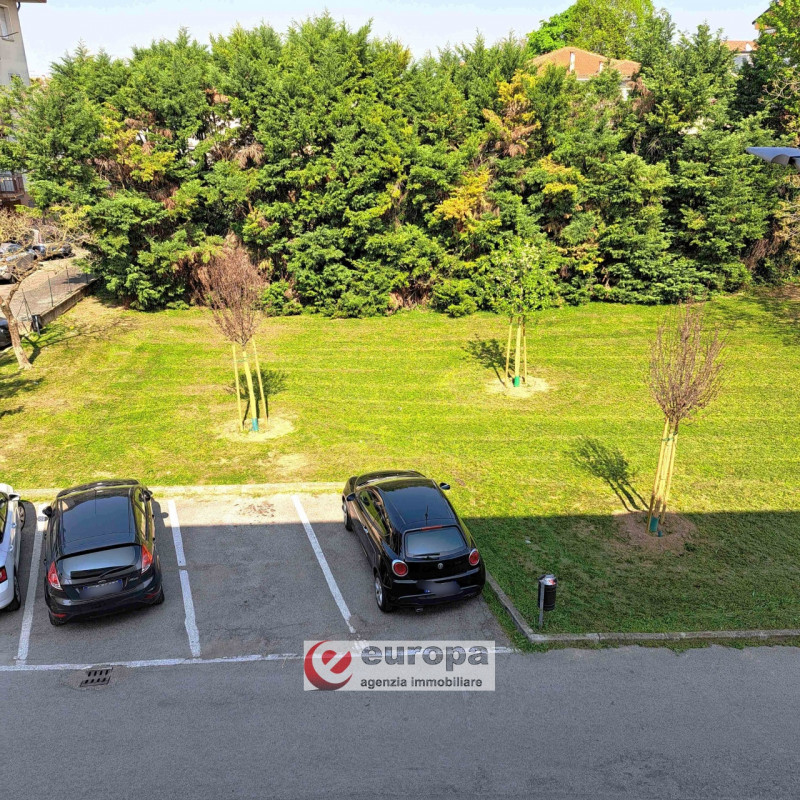 ANCONETTA (VI) - zona residenziale interna, con ampi spazi a verde pubblico ed aree a parcheggi, ...