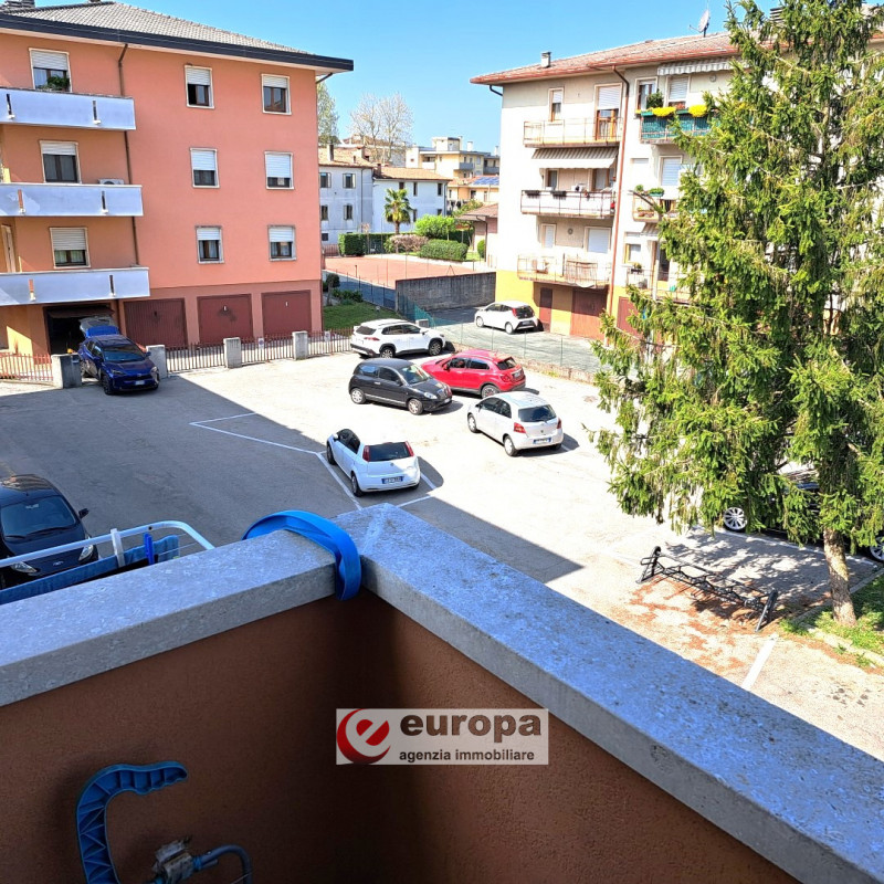 ANCONETTA (VI) - zona residenziale interna, con ampi spazi a verde pubblico ed aree a parcheggi, ...