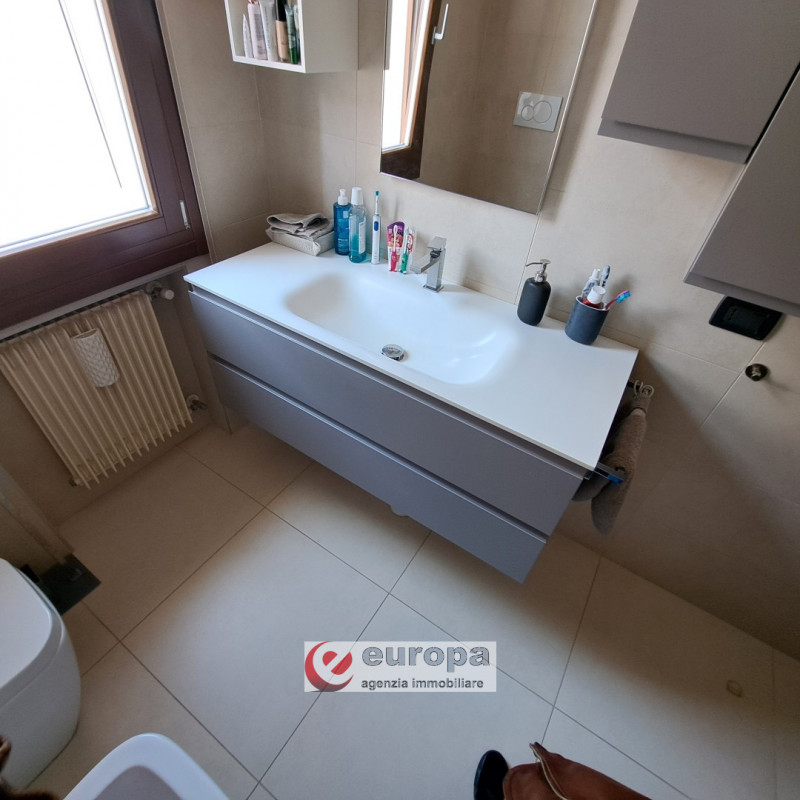 ANCONETTA (VI) - zona residenziale interna, con ampi spazi a verde pubblico ed aree a parcheggi, ...