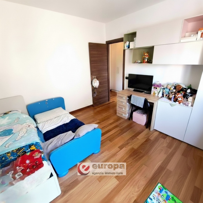 ANCONETTA (VI) - zona residenziale interna, con ampi spazi a verde pubblico ed aree a parcheggi, ...