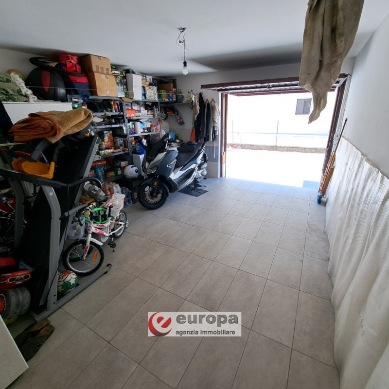 ANCONETTA (VI) - zona residenziale interna, con ampi spazi a verde pubblico ed aree a parcheggi, ...