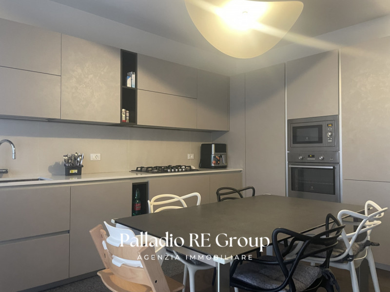 Situato nella zona di Viale Astichello, questo incantevole appartamento bicamere è l' ideale per ...