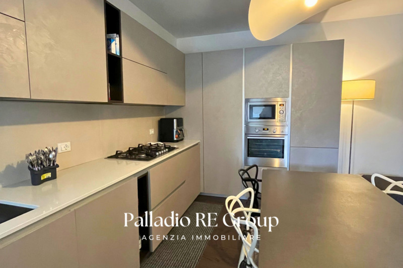 Situato nella zona di Viale Astichello, questo incantevole appartamento bicamere è l' ideale per ...