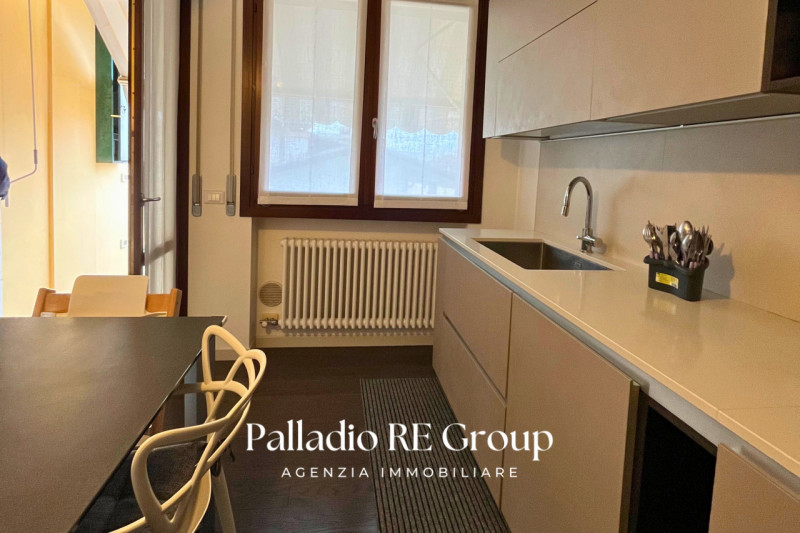 Situato nella zona di Viale Astichello, questo incantevole appartamento bicamere è l' ideale per ...