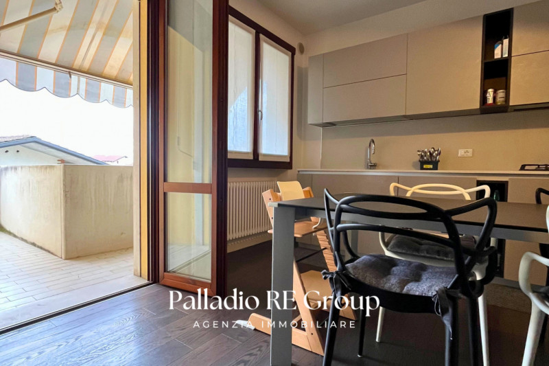 Situato nella zona di Viale Astichello, questo incantevole appartamento bicamere è l' ideale per ...