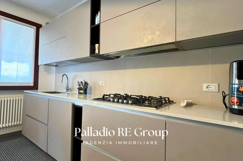 Situato nella zona di Viale Astichello, questo incantevole appartamento bicamere è l' ideale per ...