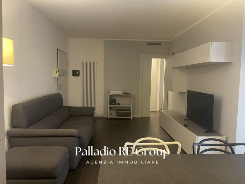 Situato nella zona di Viale Astichello, questo incantevole appartamento bicamere è l' ideale per ...