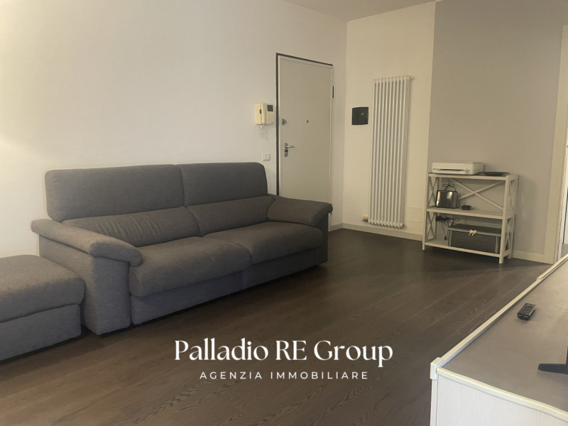 Situato nella zona di Viale Astichello, questo incantevole appartamento bicamere è l' ideale per ...