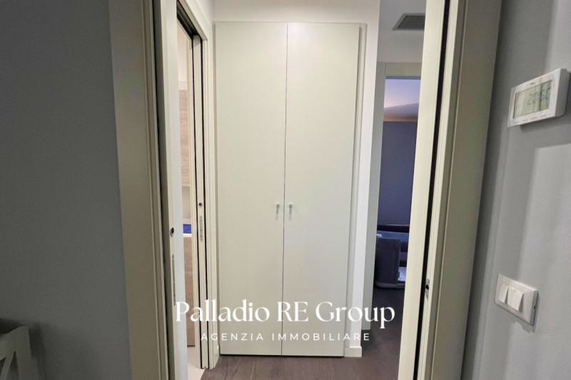 Situato nella zona di Viale Astichello, questo incantevole appartamento bicamere è l' ideale per ...