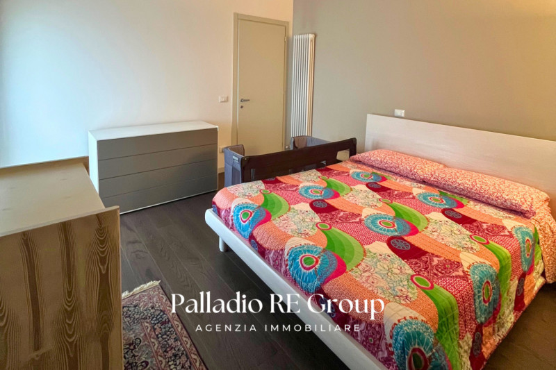 Situato nella zona di Viale Astichello, questo incantevole appartamento bicamere è l' ideale per ...