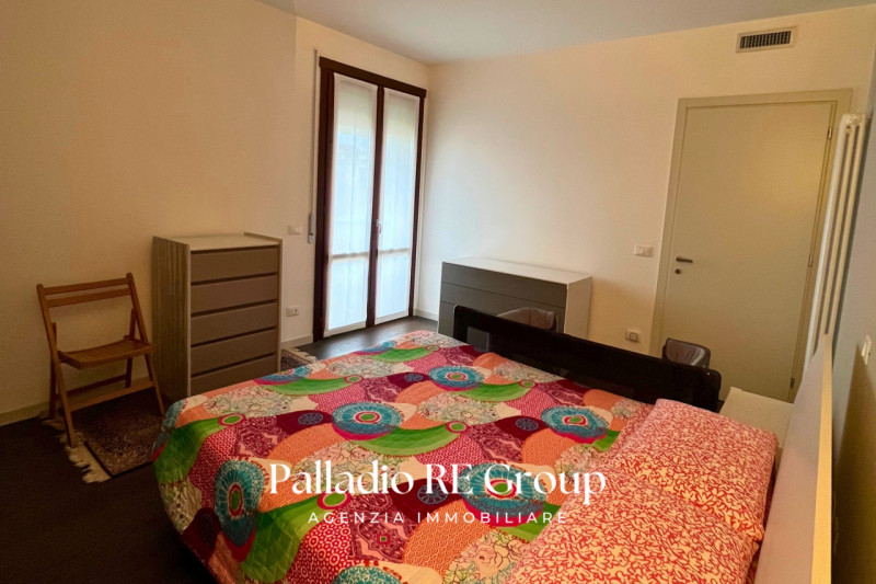 Situato nella zona di Viale Astichello, questo incantevole appartamento bicamere è l' ideale per ...