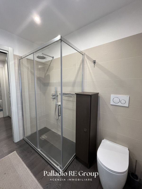 Situato nella zona di Viale Astichello, questo incantevole appartamento bicamere è l' ideale per ...