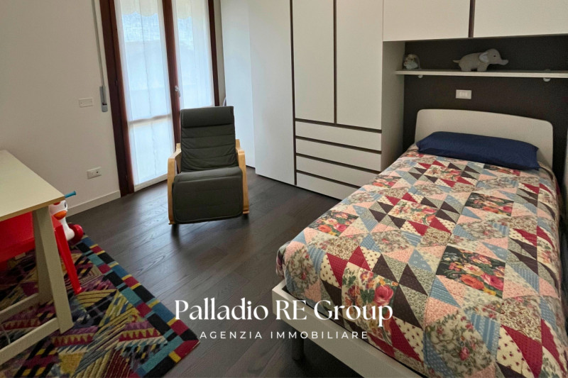 Situato nella zona di Viale Astichello, questo incantevole appartamento bicamere è l' ideale per ...