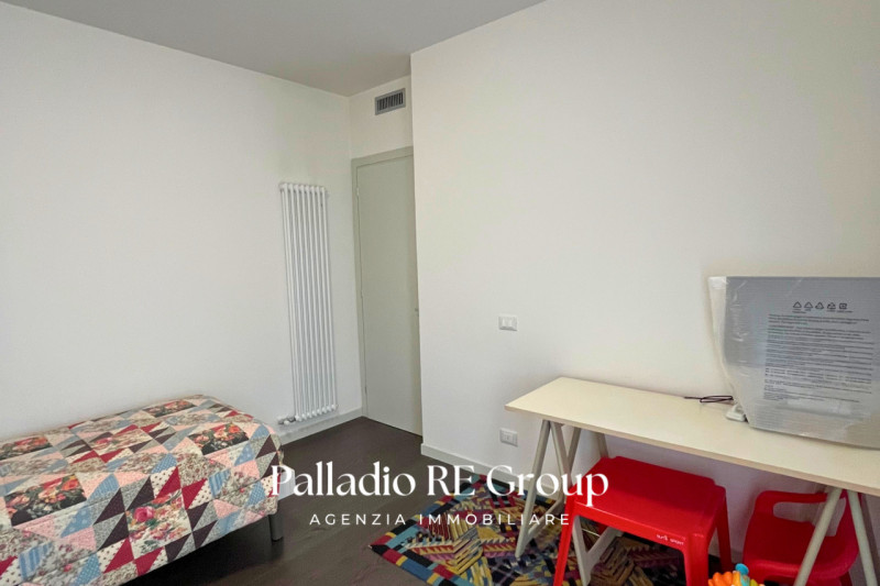 Situato nella zona di Viale Astichello, questo incantevole appartamento bicamere è l' ideale per ...