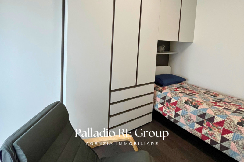 Situato nella zona di Viale Astichello, questo incantevole appartamento bicamere è l' ideale per ...