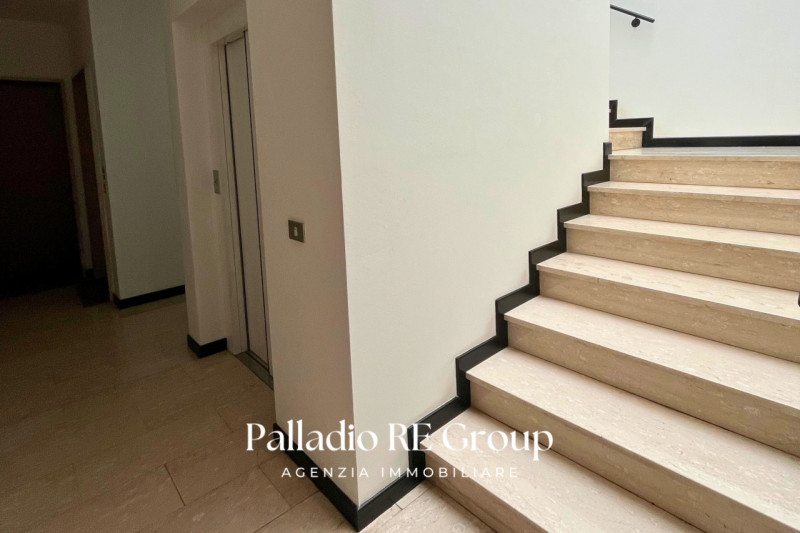 Situato nella zona di Viale Astichello, questo incantevole appartamento bicamere è l' ideale per ...