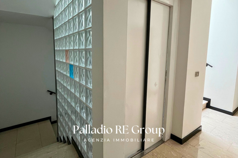 Situato nella zona di Viale Astichello, questo incantevole appartamento bicamere è l' ideale per ...