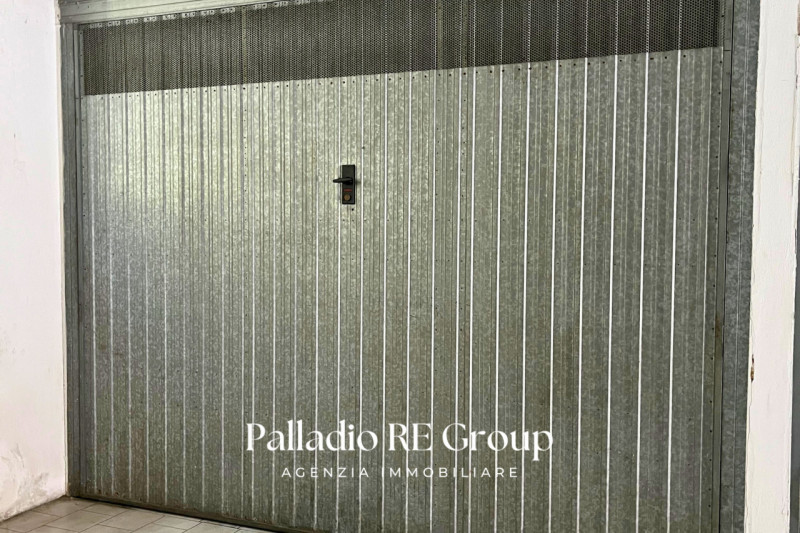 Situato nella zona di Viale Astichello, questo incantevole appartamento bicamere è l' ideale per ...