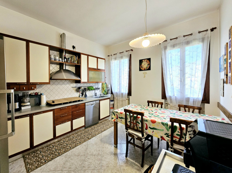 Nel centro residenziale di Baone, in una delle zone più ricercate e tranquille del Paese, proponi...