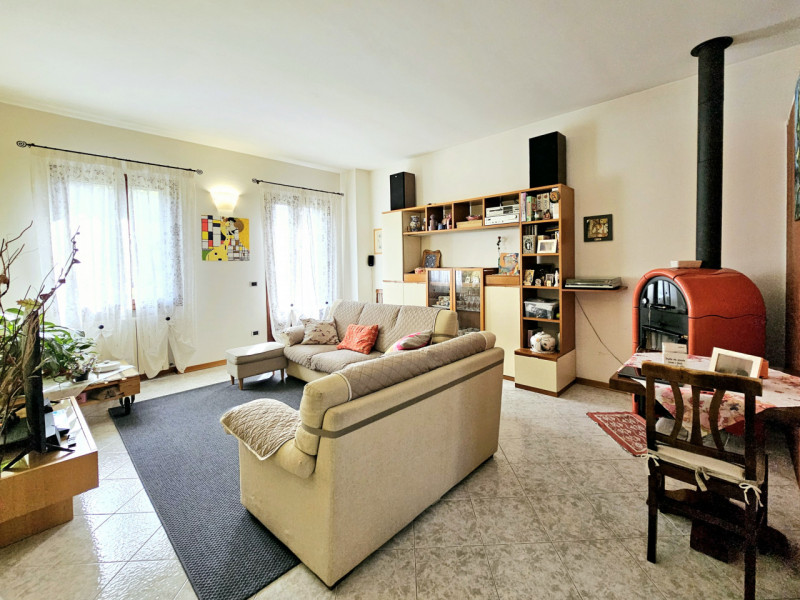 Nel centro residenziale di Baone, in una delle zone più ricercate e tranquille del Paese, proponi...