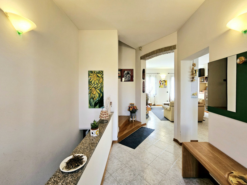 Nel centro residenziale di Baone, in una delle zone più ricercate e tranquille del Paese, proponi...