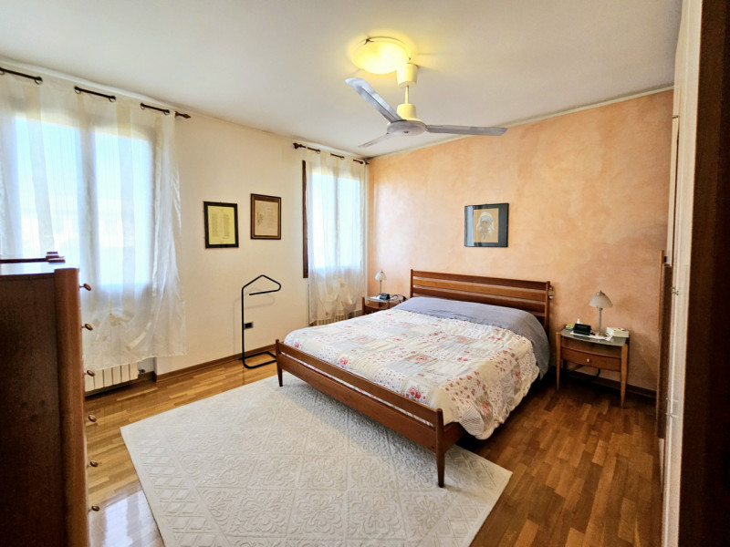 Nel centro residenziale di Baone, in una delle zone più ricercate e tranquille del Paese, proponi...