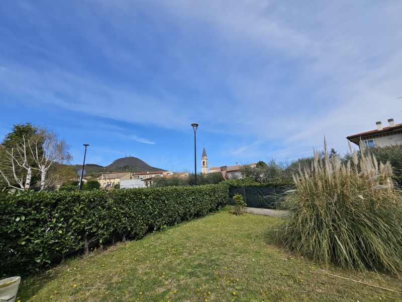 Nel centro residenziale di Baone, in una delle zone più ricercate e tranquille del Paese, proponi...