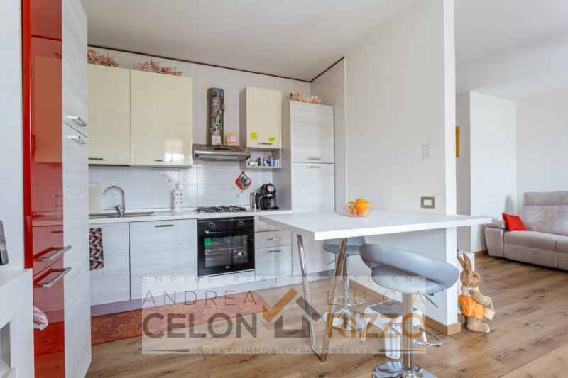 Immagina di aprire la porta di casa e sentire subito che è il posto giusto. Nel pieno centro di T...