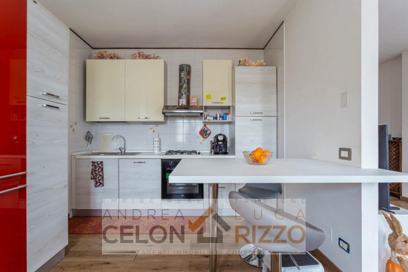 Immagina di aprire la porta di casa e sentire subito che è il posto giusto. Nel pieno centro di T...