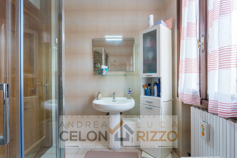 Immagina di aprire la porta di casa e sentire subito che è il posto giusto. Nel pieno centro di T...