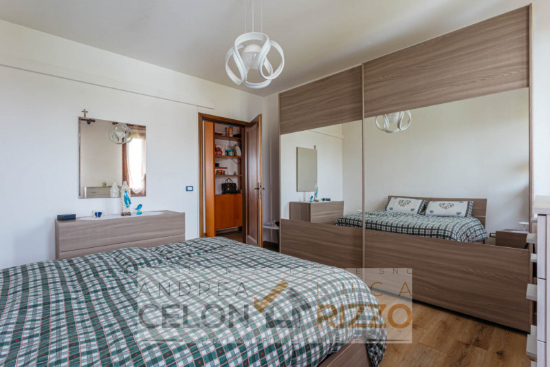 Immagina di aprire la porta di casa e sentire subito che è il posto giusto. Nel pieno centro di T...