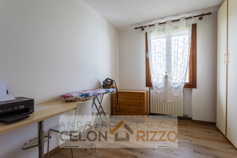 Immagina di aprire la porta di casa e sentire subito che è il posto giusto. Nel pieno centro di T...