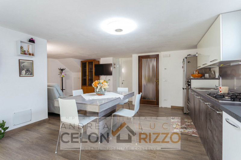 Immagina di aprire la porta di casa e sentire subito che è il posto giusto. Nel pieno centro di T...