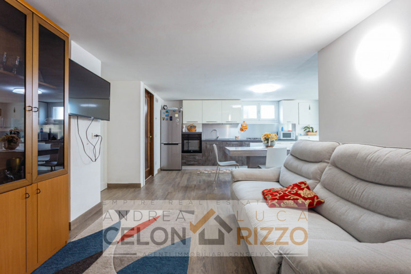 Immagina di aprire la porta di casa e sentire subito che è il posto giusto. Nel pieno centro di T...