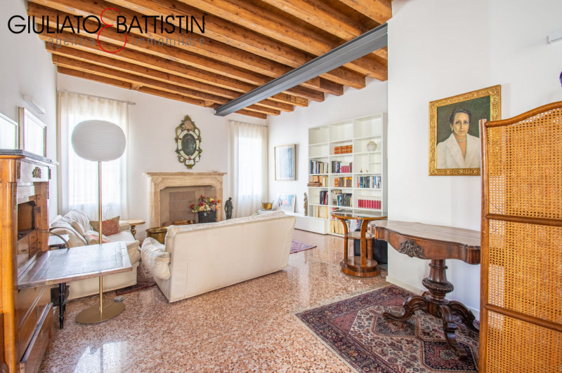 VICENZA: nel cuore del centro storico di Vicenza, all'interno di una prestigiosa e recente ristru...