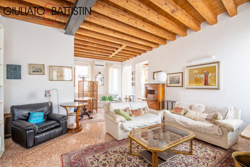 VICENZA: nel cuore del centro storico di Vicenza, all'interno di una prestigiosa e recente ristru...