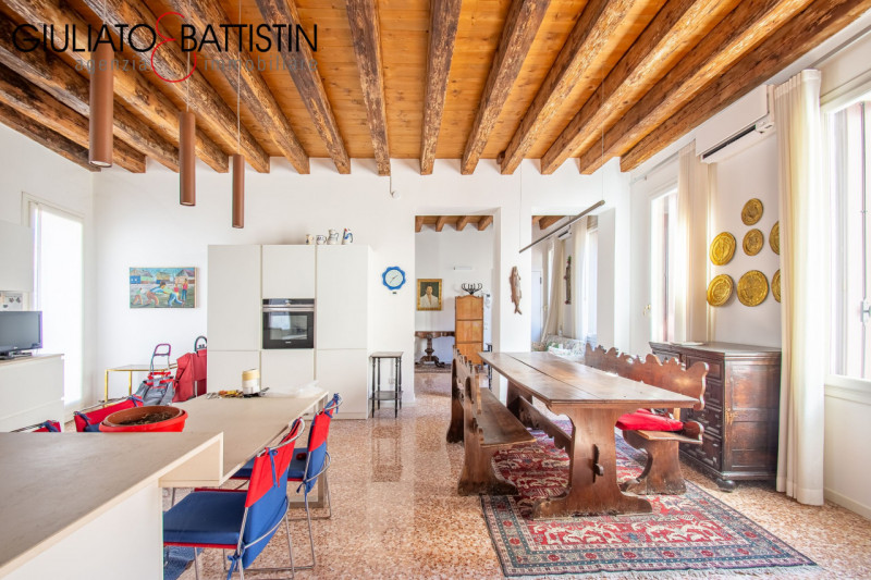 VICENZA: nel cuore del centro storico di Vicenza, all'interno di una prestigiosa e recente ristru...