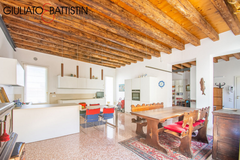 VICENZA: nel cuore del centro storico di Vicenza, all'interno di una prestigiosa e recente ristru...