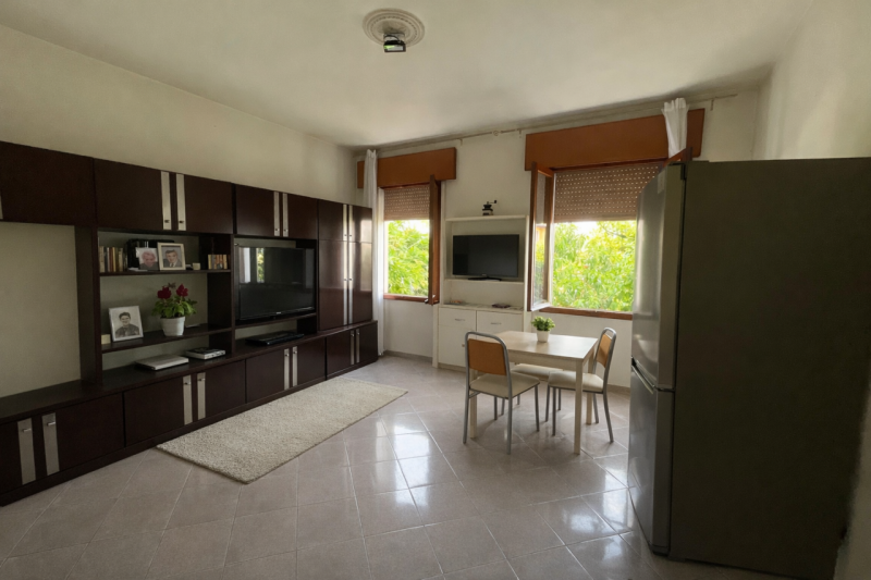 Scopri questa affascinante bifamiliare situata nel cuore di Rivale, un'area tranquilla e residenz...