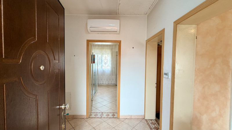 Interessante soluzione indipendente caratterizzata da ampie metrature ed un bel giardino di circa...