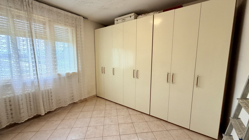 Interessante soluzione indipendente caratterizzata da ampie metrature ed un bel giardino di circa...