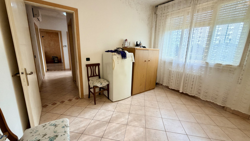 Interessante soluzione indipendente caratterizzata da ampie metrature ed un bel giardino di circa...