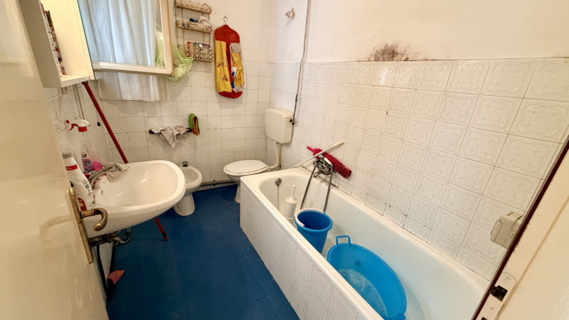 Interessante soluzione indipendente caratterizzata da ampie metrature ed un bel giardino di circa...