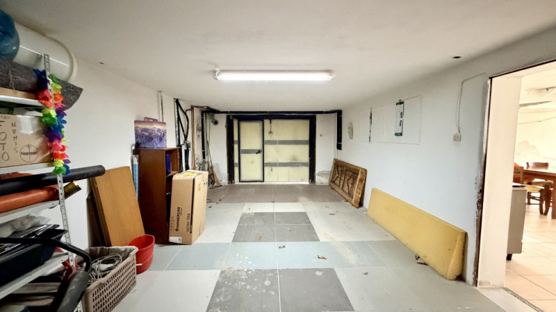 Interessante soluzione indipendente caratterizzata da ampie metrature ed un bel giardino di circa...