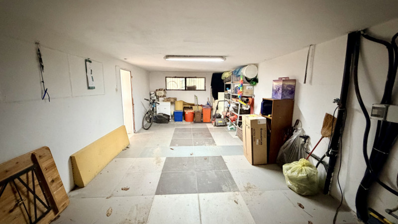 Interessante soluzione indipendente caratterizzata da ampie metrature ed un bel giardino di circa...