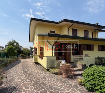 SELVAZZANO - (Rif. V298-s) - Scoprite questa incantevole porzione di bifamiliare situata nel cuor...