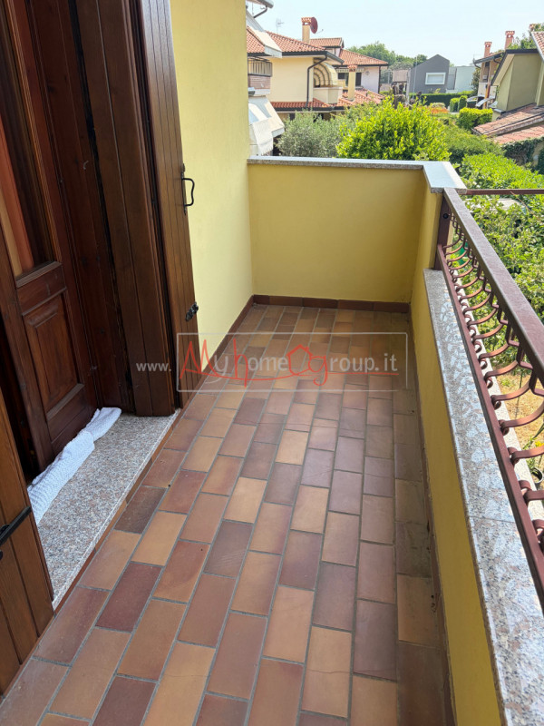 SELVAZZANO - (Rif. V298-s) - Scoprite questa incantevole porzione di bifamiliare situata nel cuor...